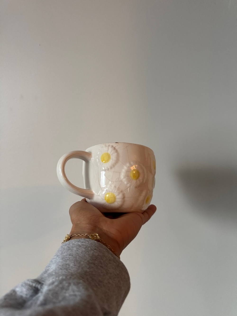Cute White Ceramic Daisy Mug - Picture 2 of 2